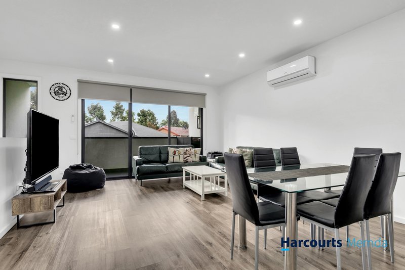 Photo - 4/200 Gordons Road, South Morang VIC 3752 - Image 5