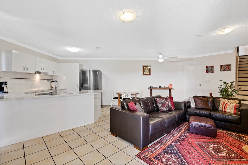 Photo - 4/201-203 Bradman Avenue, Maroochydore QLD 4558 - Image 6