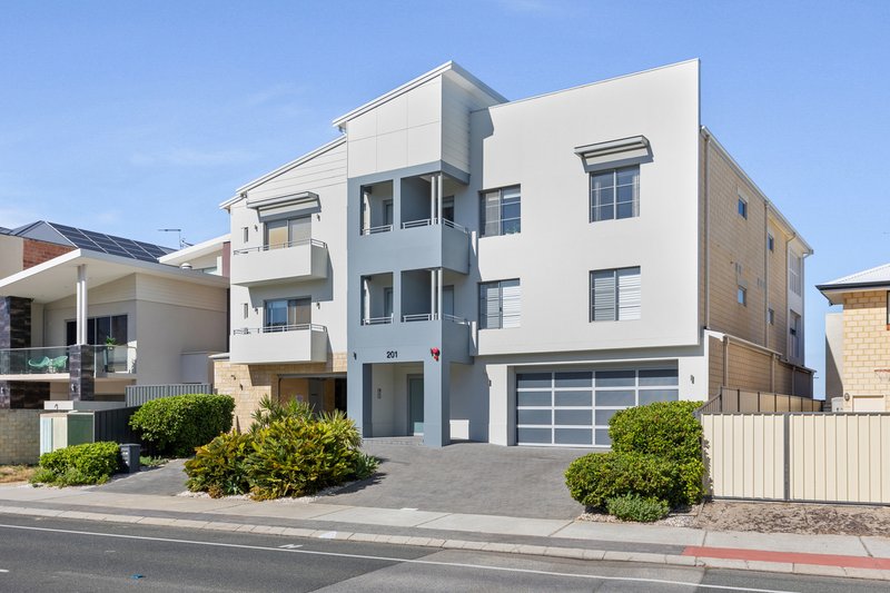 Photo - 4/201 Anchorage Drive, Mindarie WA 6030 - Image 2