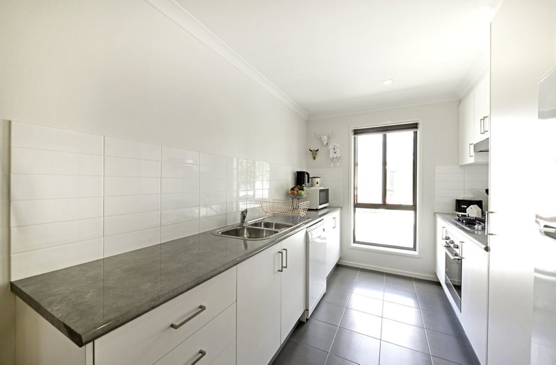 Photo - 4/204 Macfarlane Burnet Avenue, Macgregor ACT 2615 - Image 3