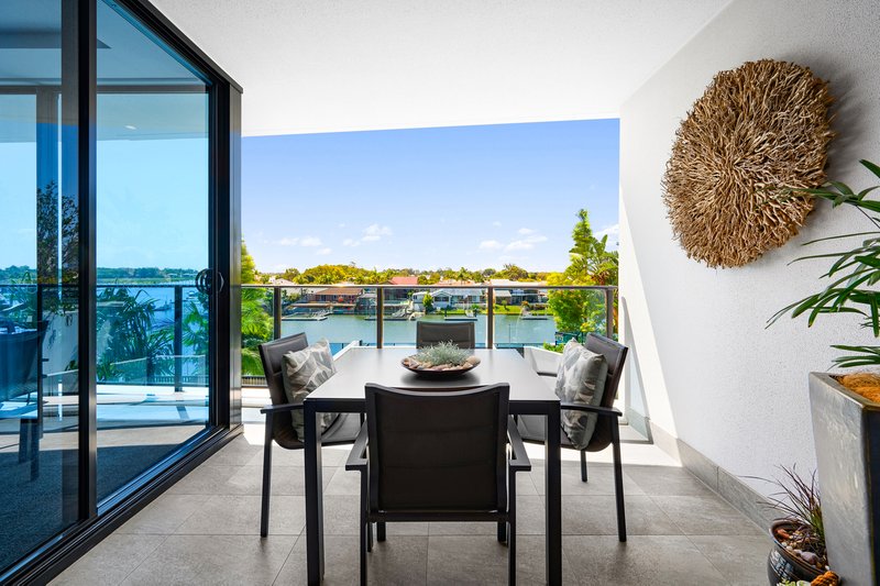 Photo - 4205/5 Harbour Side Court, Biggera Waters QLD 4216 - Image 4