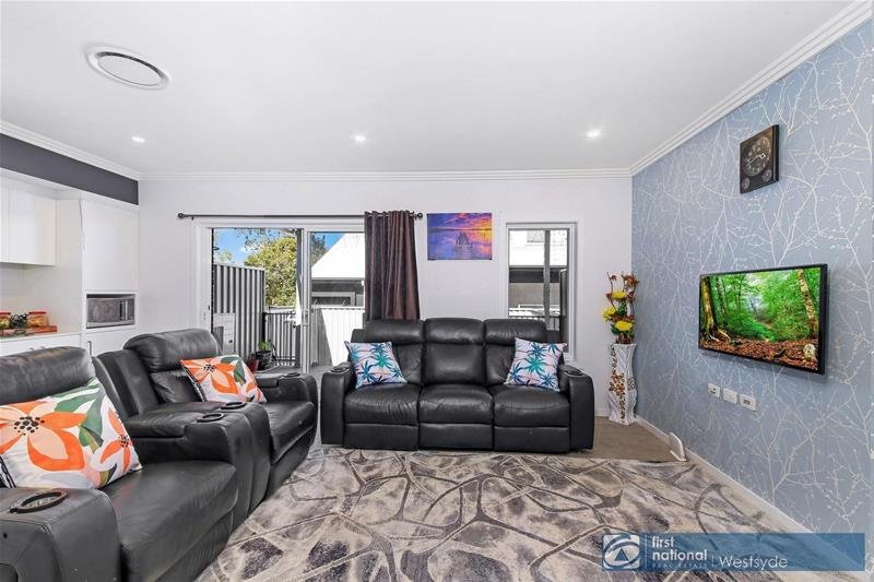 4/207 Targo Road, Girraween NSW 2145