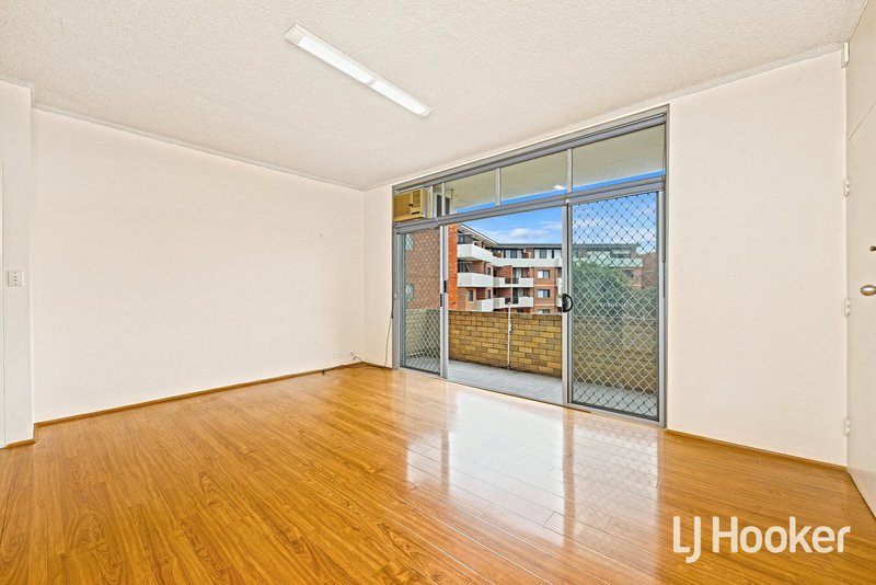 Photo - 4/20A Edwin Street, Regents Park NSW 2143 - Image 4