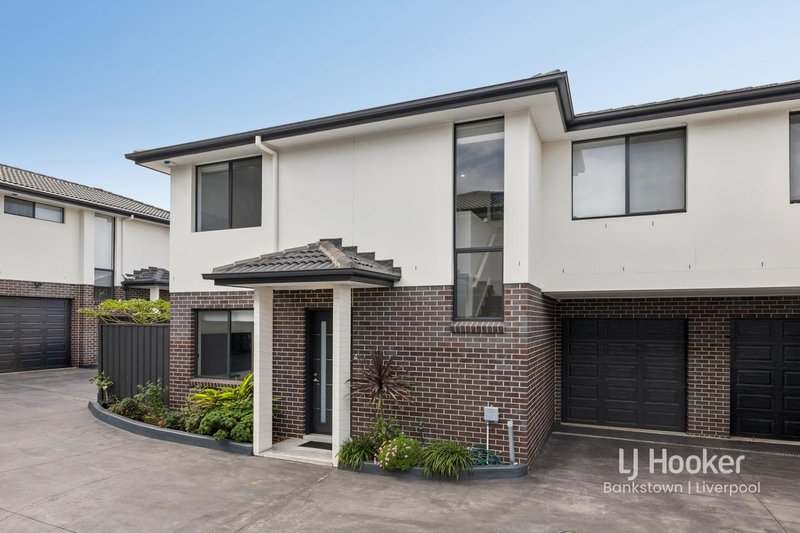 Photo - 4/21 Araluen Avenue, Moorebank NSW 2170 - Image 2