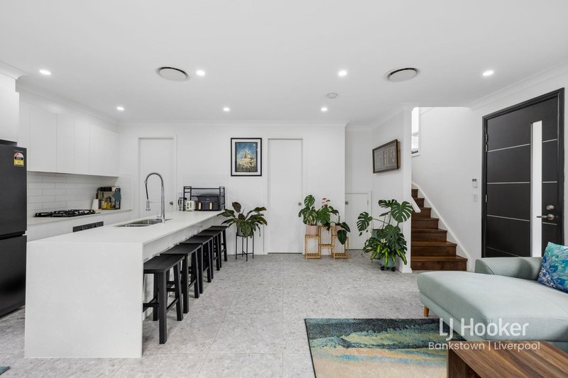 Photo - 4/21 Araluen Avenue, Moorebank NSW 2170 - Image 5