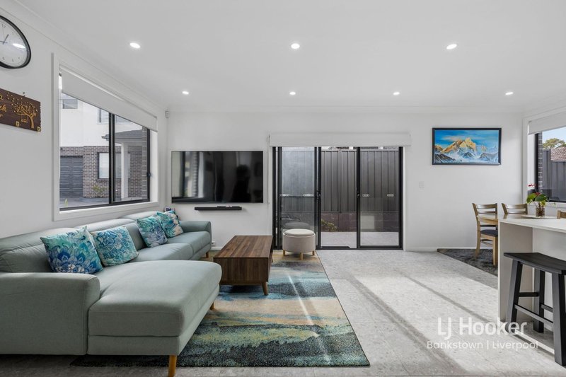 Photo - 4/21 Araluen Avenue, Moorebank NSW 2170 - Image 6