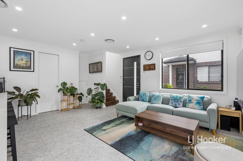 Photo - 4/21 Araluen Avenue, Moorebank NSW 2170 - Image 7