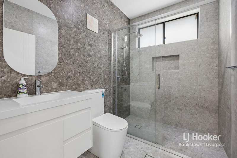 Photo - 4/21 Araluen Avenue, Moorebank NSW 2170 - Image 10