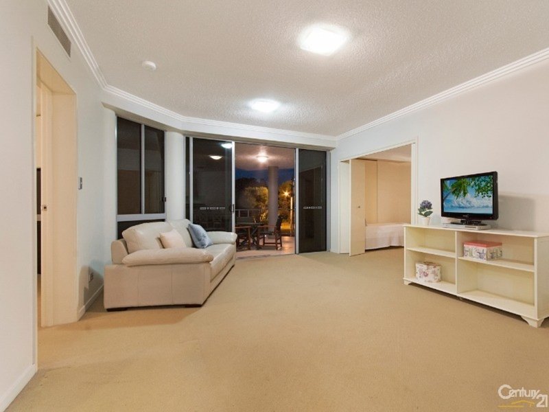 Photo - 4/21 The Esplanade, Maroochydore QLD 4558 - Image 4