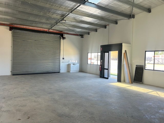 Photo - 4/21 Upfold Street, Bathurst NSW 2795 - Image 2