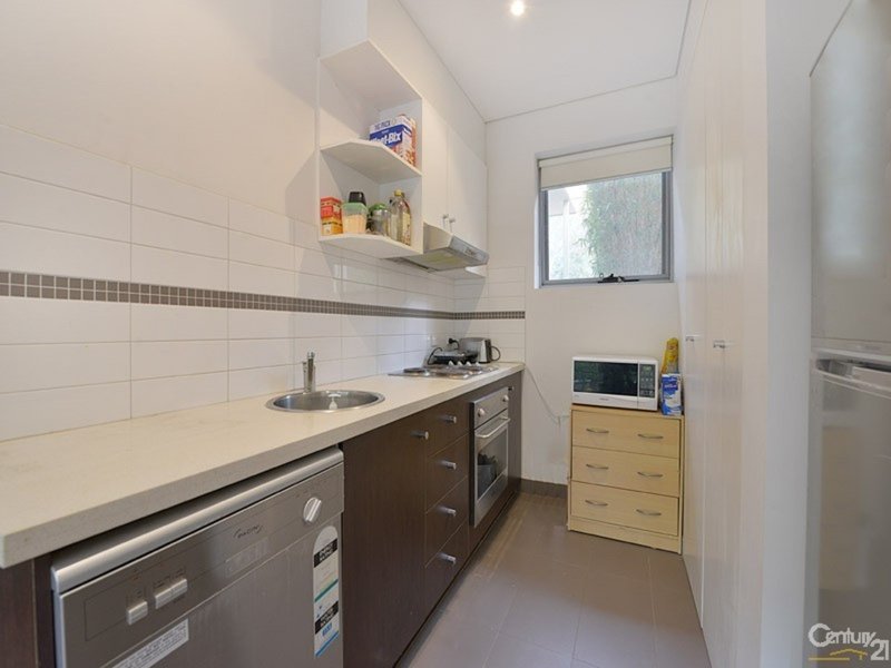 Photo - 4/210 Normanby Road, Notting Hill VIC 3168 - Image 2