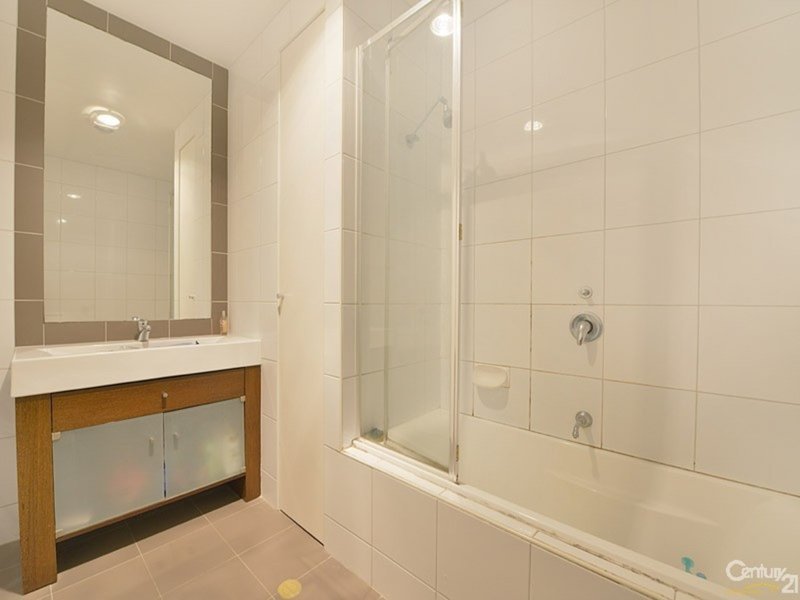 Photo - 4/210 Normanby Road, Notting Hill VIC 3168 - Image 4