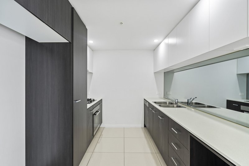 Photo - 4211/25-31 East Quay Drive, Biggera Waters QLD 4216 - Image 2
