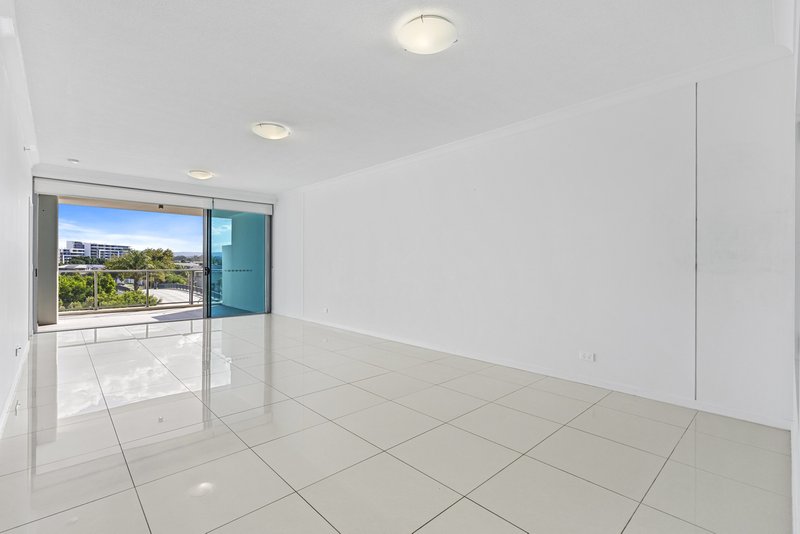 Photo - 4211/25-31 East Quay Drive, Biggera Waters QLD 4216 - Image 3