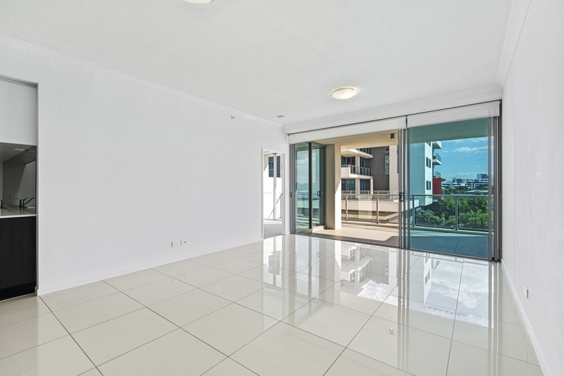 Photo - 4211/25-31 East Quay Drive, Biggera Waters QLD 4216 - Image 4