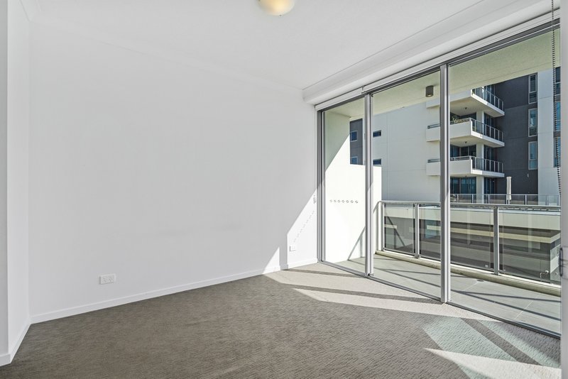 Photo - 4211/25-31 East Quay Drive, Biggera Waters QLD 4216 - Image 6