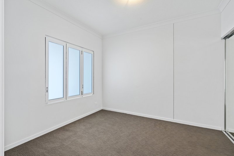 Photo - 4211/25-31 East Quay Drive, Biggera Waters QLD 4216 - Image 8