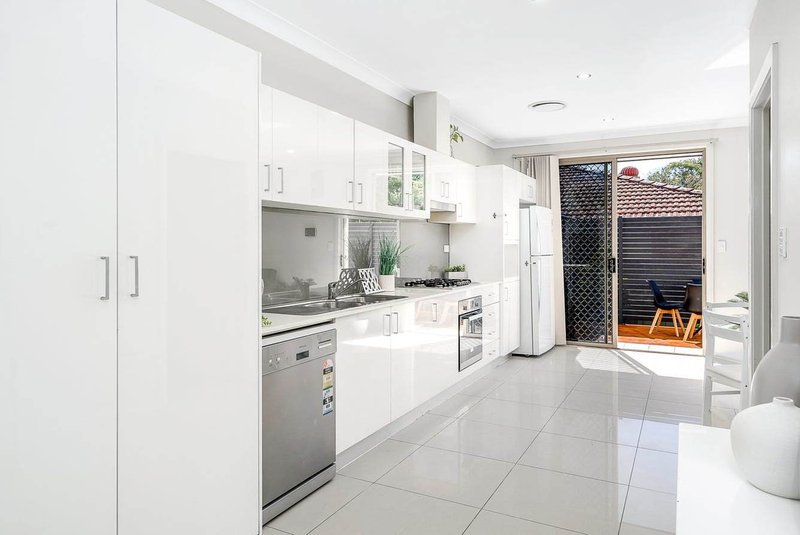 Photo - 4/217 Targo Road, Girraween NSW 2145 - Image 3