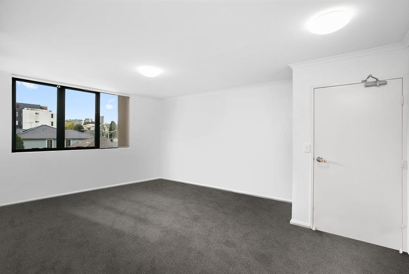 Photo - 42/190-194 Burnett St , Mays Hill NSW 2145 - Image 2