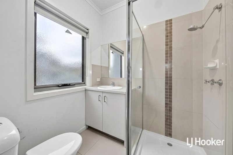 Photo - 4/22-24 Stawell Street, Werribee VIC 3030 - Image 9