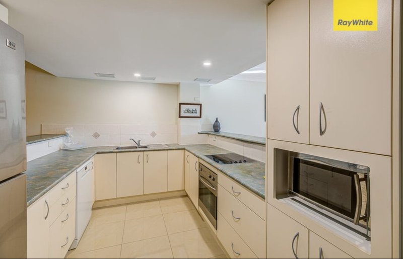 Photo - 4/22 Aquila Court, Mermaid Waters QLD 4218 - Image 5