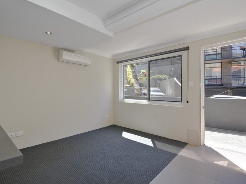 Photo - 4/22 Arran Avenue, Hamilton QLD 4007 - Image 2