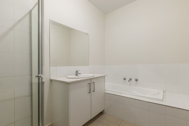 Photo - 4/22 Burns Avenue, Clayton South VIC 3169 - Image 3