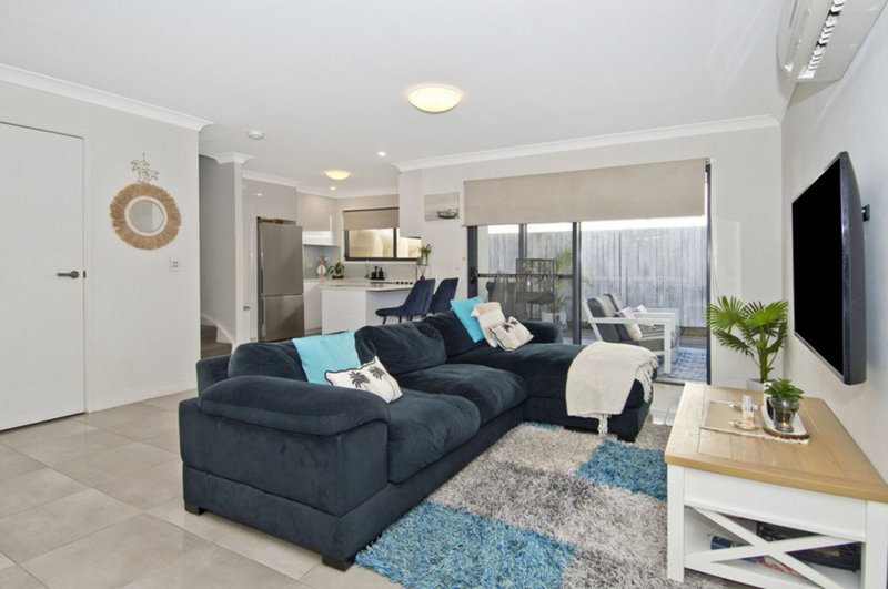 Photo - 4/22 Careel Close, Helensvale QLD 4212 - Image 2
