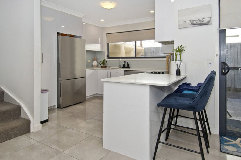Photo - 4/22 Careel Close, Helensvale QLD 4212 - Image 4