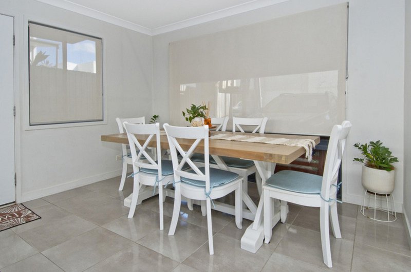 Photo - 4/22 Careel Close, Helensvale QLD 4212 - Image 5