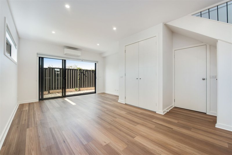 Photo - 4/22 Curtin Avenue, Lalor VIC 3075 - Image 4