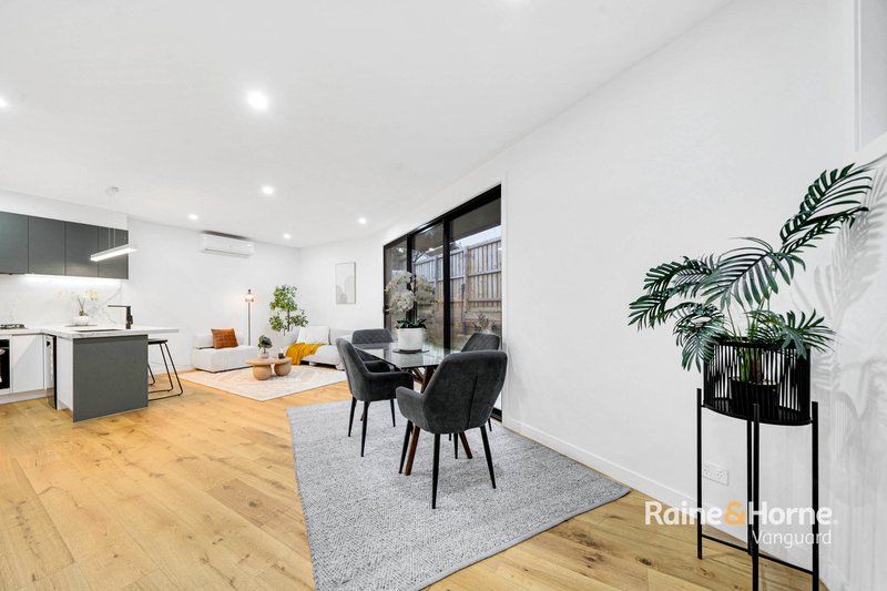 Photo - 4/22 Dorrington Avenue, Reservoir VIC 3073 - Image 3
