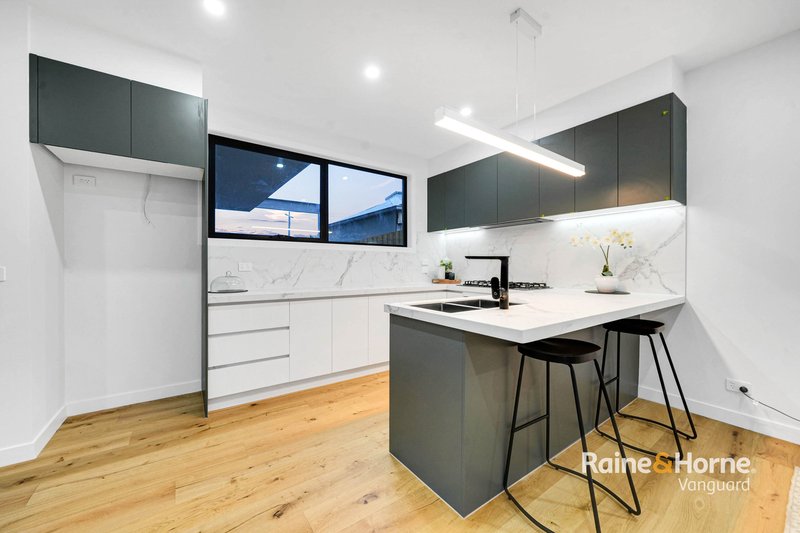 Photo - 4/22 Dorrington Avenue, Reservoir VIC 3073 - Image 7