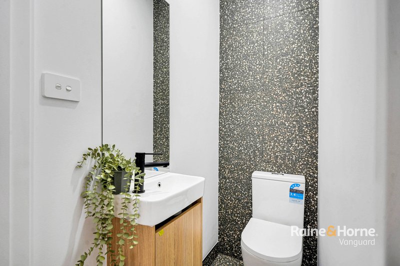 Photo - 4/22 Dorrington Avenue, Reservoir VIC 3073 - Image 11