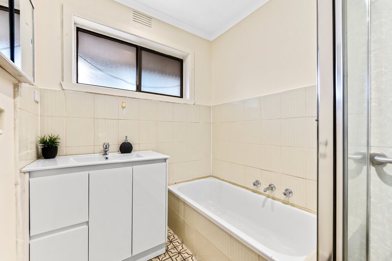 Photo - 4/22 Golf Links Avenue, Oakleigh VIC 3166 - Image 6