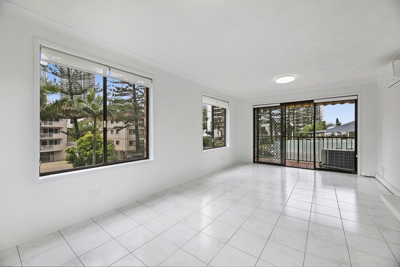 Photo - 4/22 Markwell Avenue, Surfers Paradise QLD 4217 - Image 5