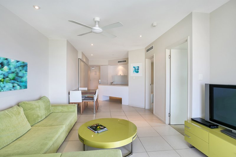 Photo - 42/201 Lake Street, Cairns North QLD 4870 - Image 4