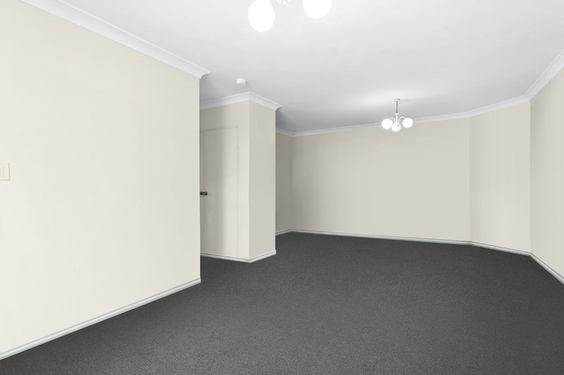 Photo - 4/221-223 Dunmore Street, Pendle Hill NSW 2145 - Image 4