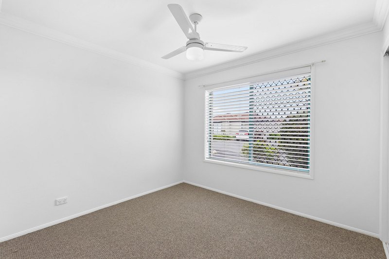 Photo - 4/222 Central Street, Labrador QLD 4215 - Image 2