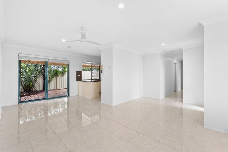 Photo - 4/222 Central Street, Labrador QLD 4215 - Image 4