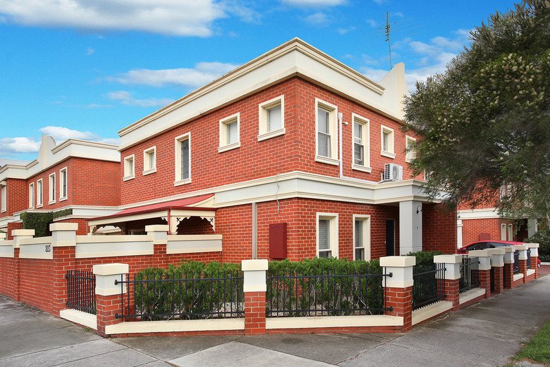 Photo - 4/223 Murrumbeena Road, Murrumbeena VIC 3163 - Image 1