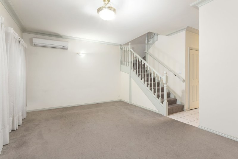 Photo - 4/223 Murrumbeena Road, Murrumbeena VIC 3163 - Image 3