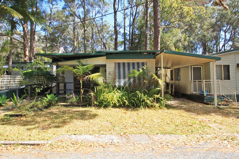 Photo - 4/229 Ocean Drive, Lakewood NSW 2443 - Image 2