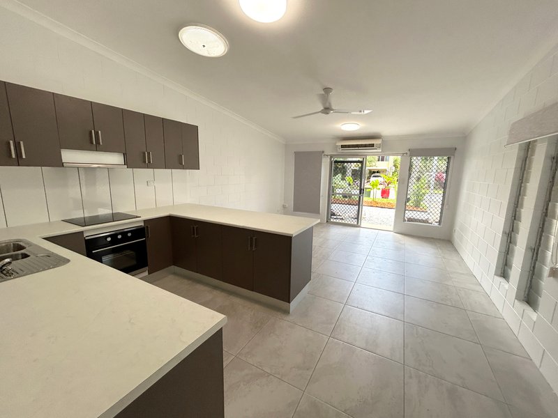 Photo - 4/23-25 Mimosa Street, Holloways Beach QLD 4878 - Image 4