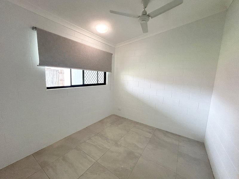 Photo - 4/23-25 Mimosa Street, Holloways Beach QLD 4878 - Image 6