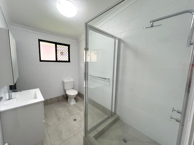 Photo - 4/23-25 Mimosa Street, Holloways Beach QLD 4878 - Image 7