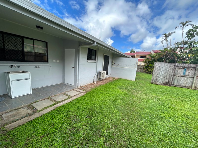 Photo - 4/23-25 Mimosa Street, Holloways Beach QLD 4878 - Image 10