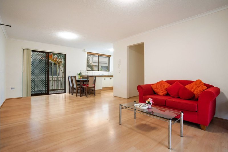 Photo - 4/23 Australia Ave , Broadbeach QLD 4218 - Image 1