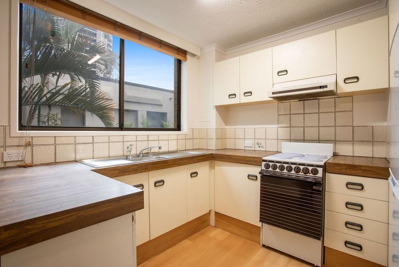 Photo - 4/23 Australia Ave , Broadbeach QLD 4218 - Image 2