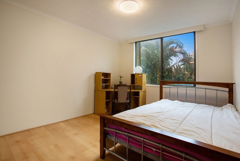 Photo - 4/23 Australia Ave , Broadbeach QLD 4218 - Image 3
